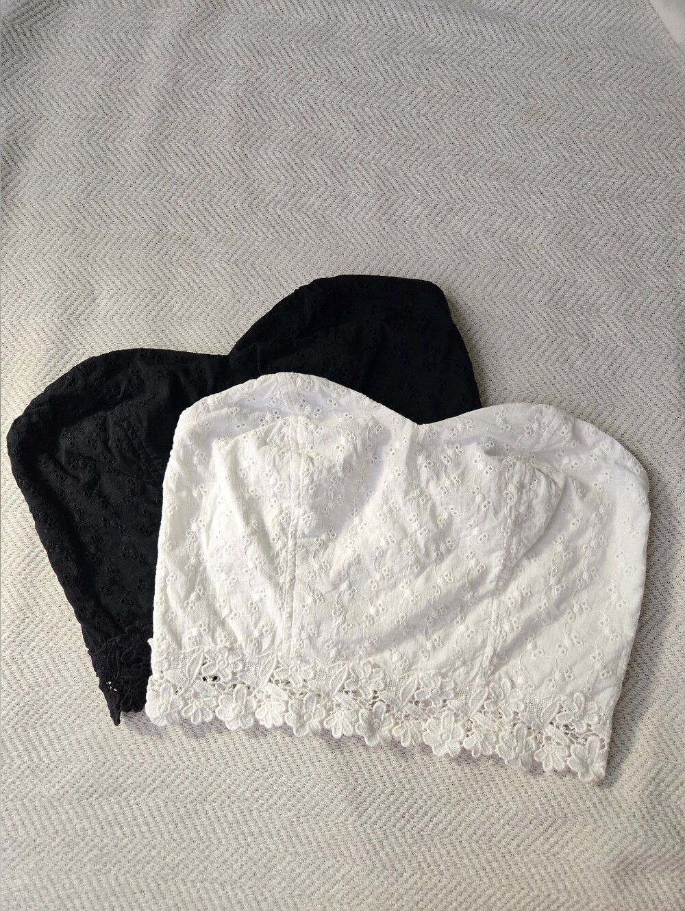 F21 White & Black Eyelet Strapless Crop Top Bundle 🤍🖤